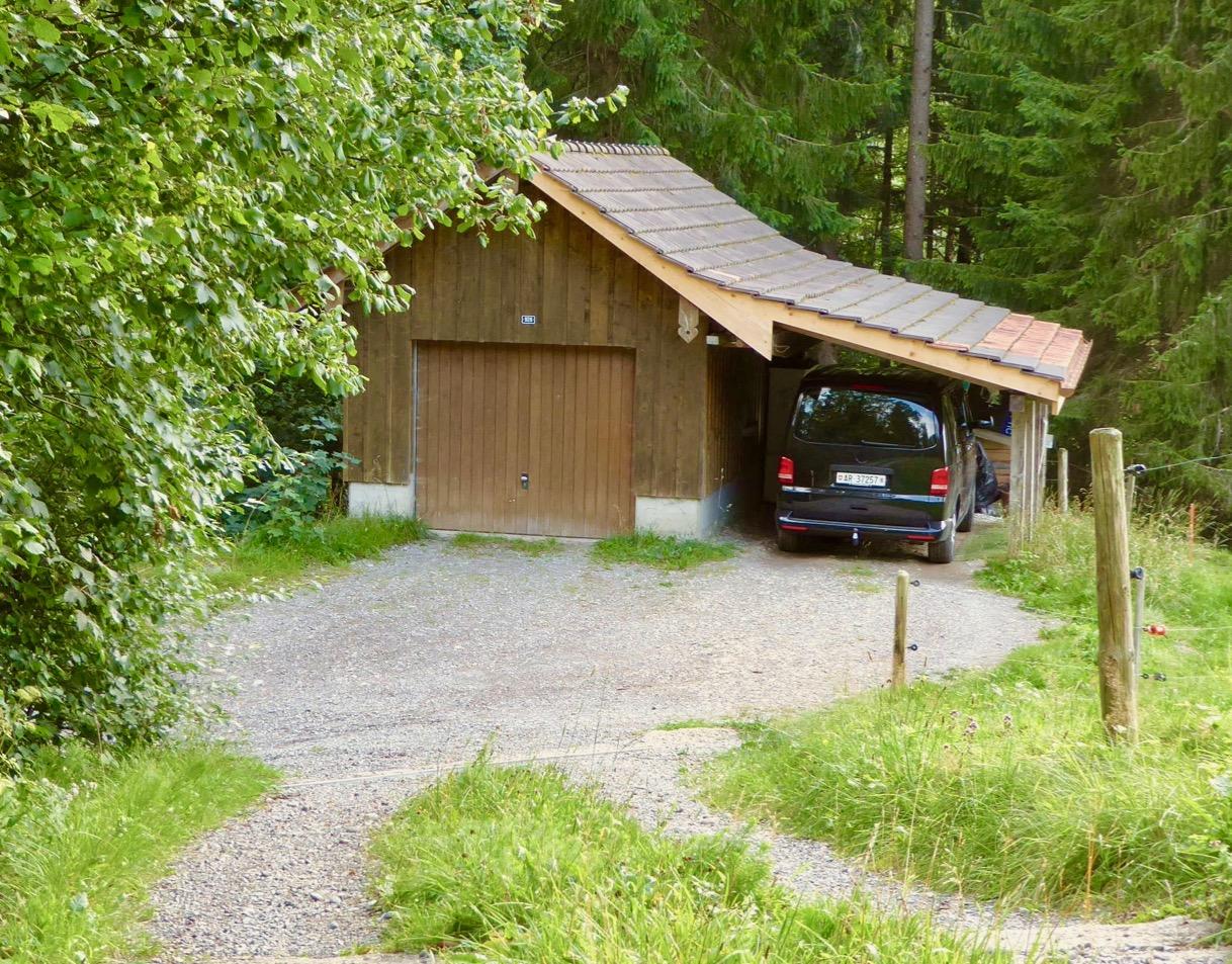 Gästehaus Lärcheneggli, Carport